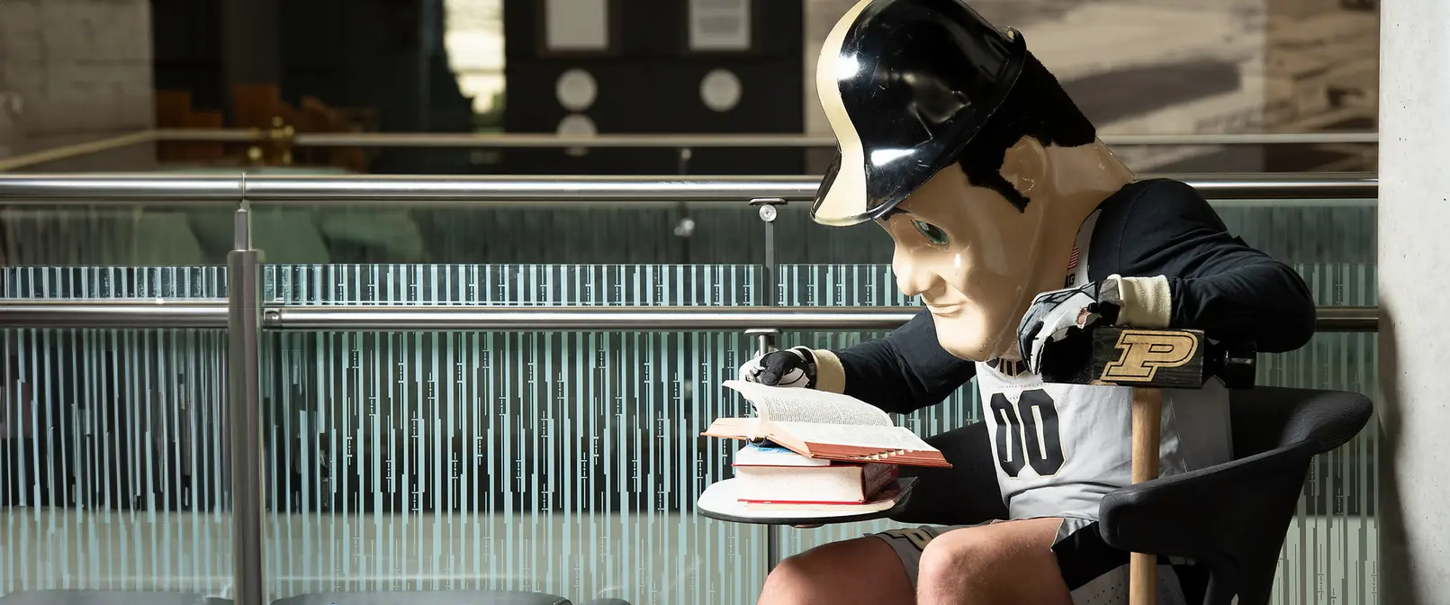 pete-reading.webp