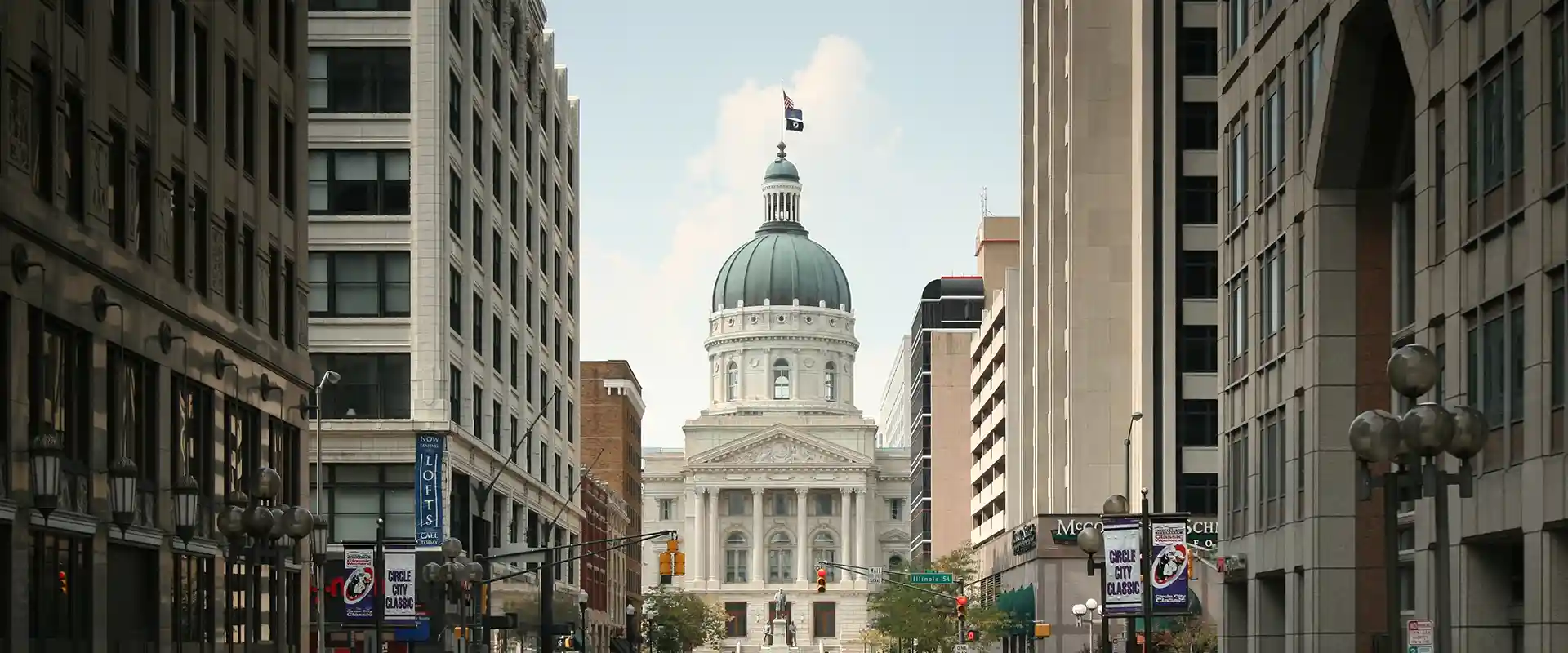 indianapolis-state-capitol-by-daniel-schwen-cc-by-sa-4-0.webp